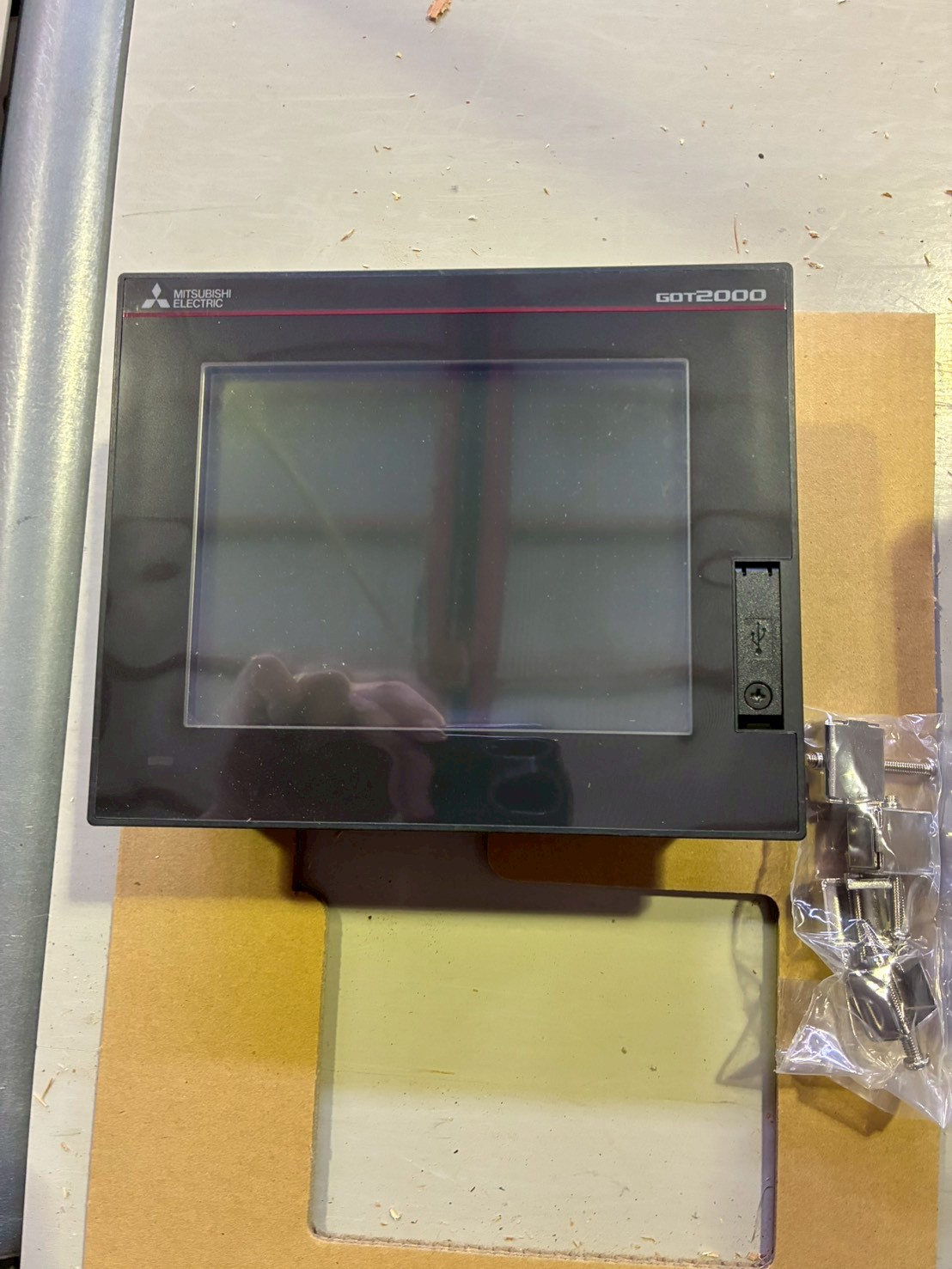 🔧定盤固定自動一面カンナ盤のタッチパネルを交換しました🔨